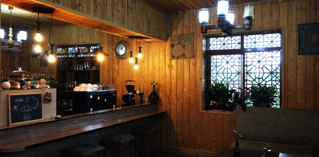 سرو فست فود در کافه سنتی راتینس گیلان